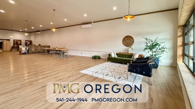 Photo - 626 SW 6th St