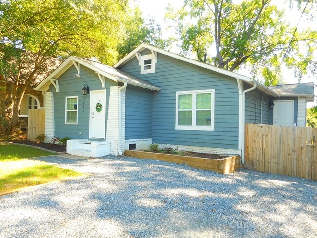 Photo - 2233 Highland St