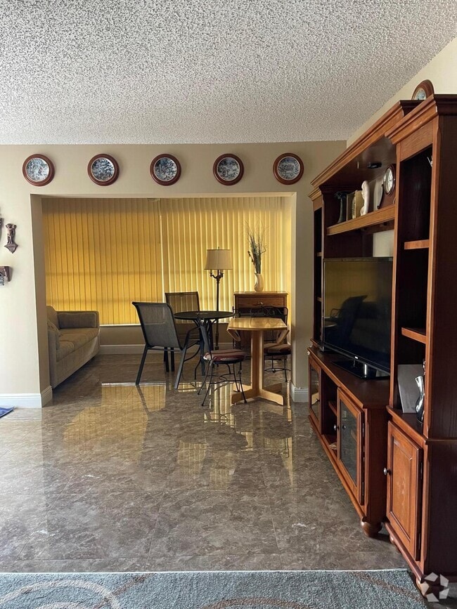 Building Photo - 5433 Lakefront Blvd Unit C Rental