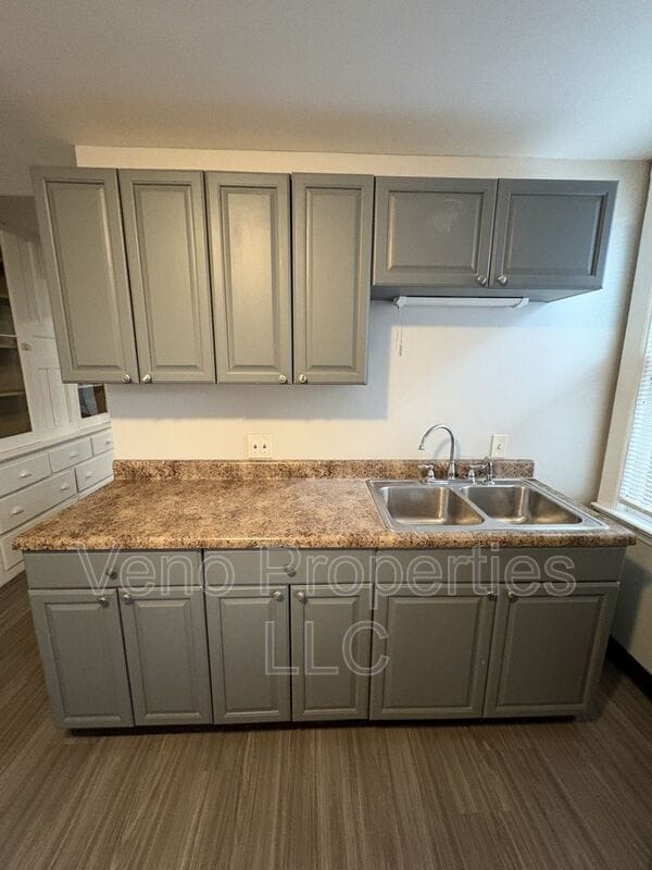 Photo - 1075 Park Ave