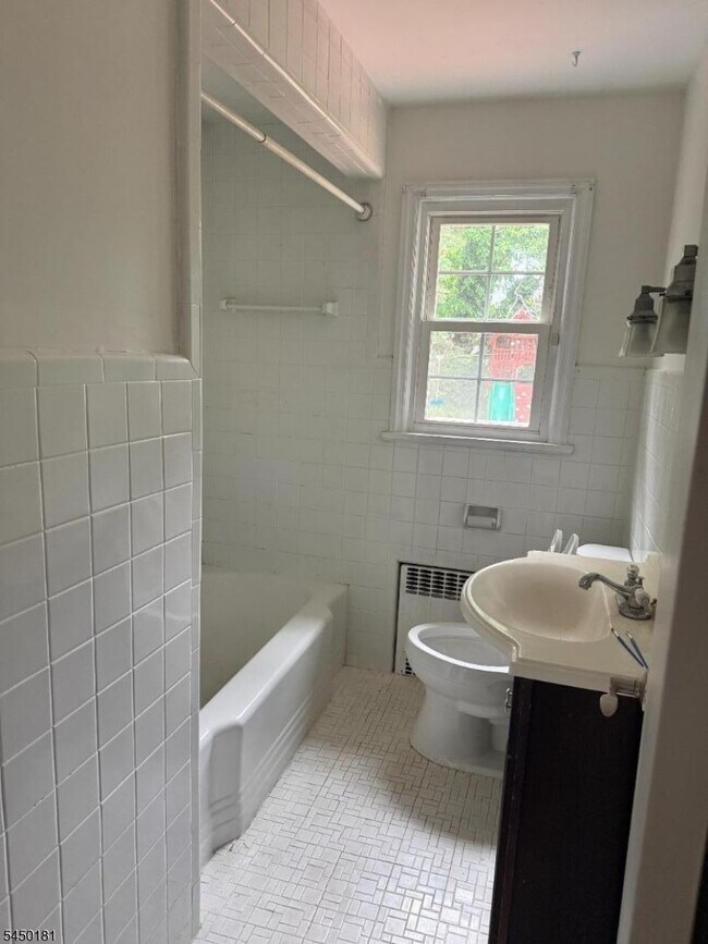 Photo - 18 Carrol St