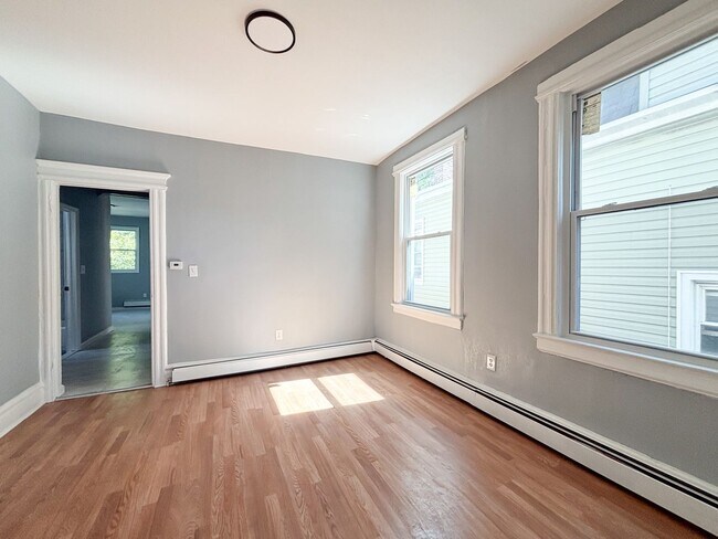 648 Grove St Unit 2