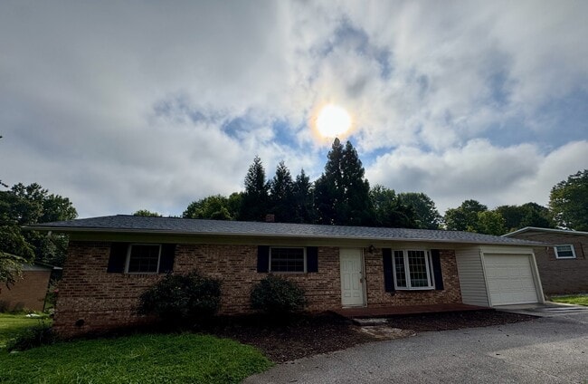 Building Photo - 1412 Westwood Ln Rental