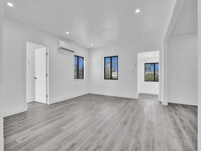 Photo - 940 SW 28th St