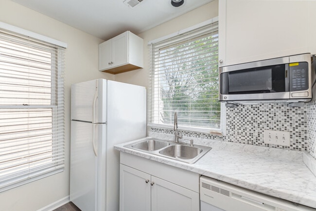 Photo - 1101 E Morehead St Unit 32