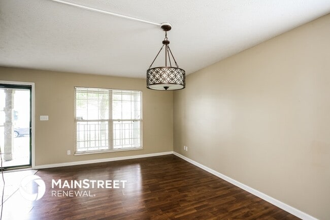 Photo - 6672 Colleens Way