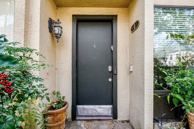 Photo - 1116 Bering Dr Unidad 4