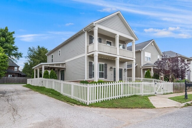 Modern 3-Bedroom Home with Open Layout in ... - Modern 3-Bedroom Home with Open Layout in ...