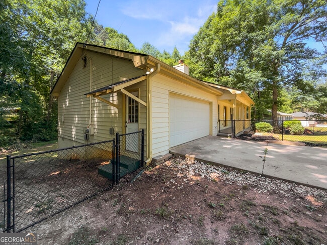 Photo - 2025 Old Concord Dr SE
