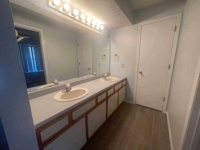 Photo - Nice 1 Bedroom 1 Bath Unfurnished Condo Renovated Unit 3