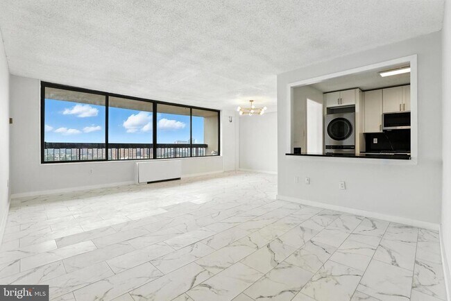 Building Photo - 3705 S George Mason Dr Unit 2112S Rental