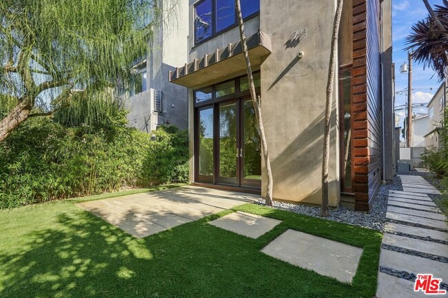 744 Marine St