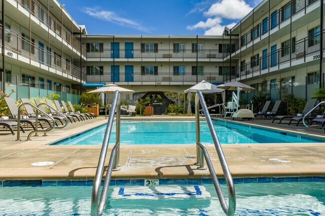 Building Photo - Newly Renovated Corte Madera Two Bedroom with Pool, Elevator, AC