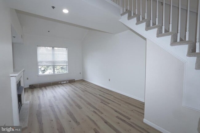 Building Photo - 1641 International Dr Unit 410