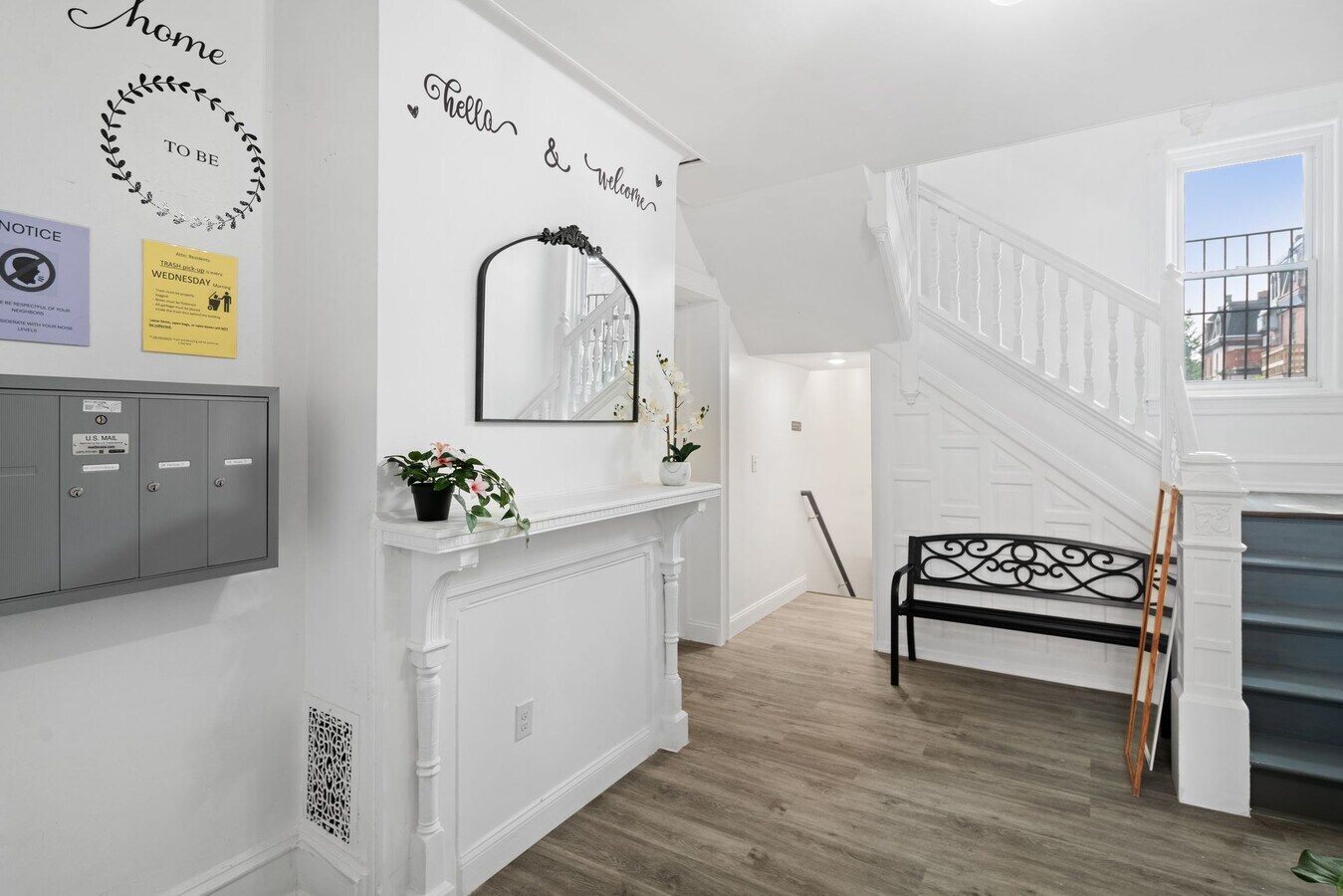 Building foyer - 300 S 41st St