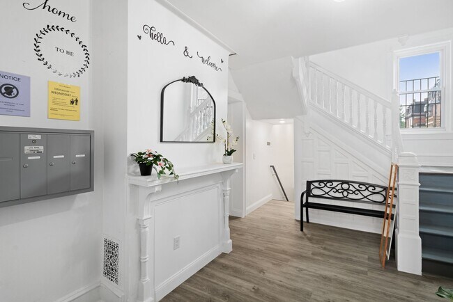 Building foyer - 300 S 41st St