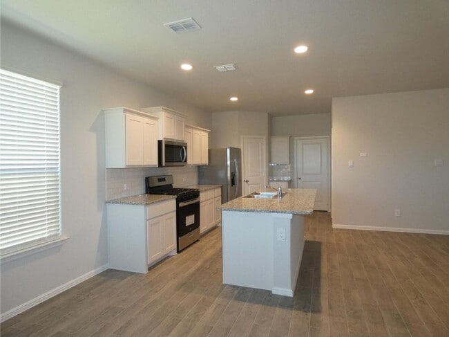 Photo - 8637 Centerboard Ln