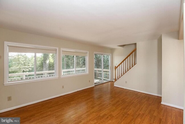 Photo - 839 Bowie Rd