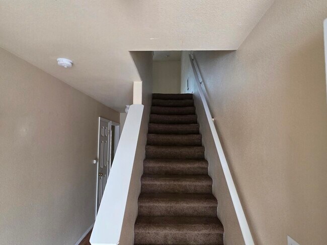 Photo - 1406 Falcon Loop