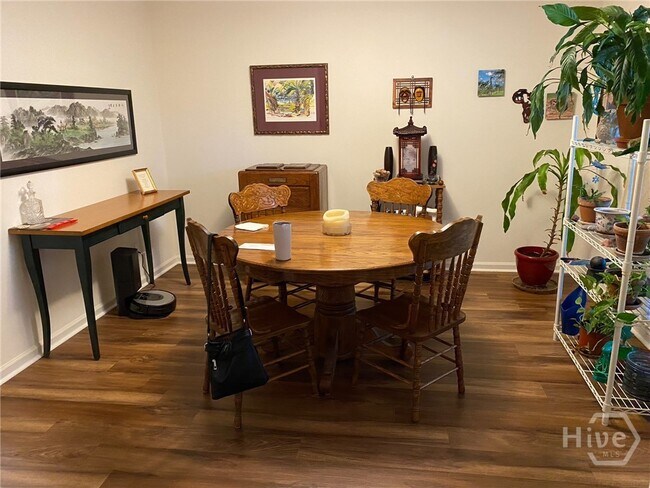 Photo - 245 Springdale St