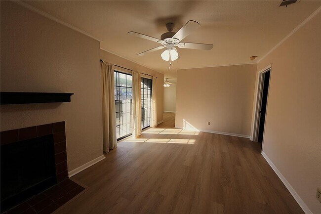 Photo - 1510 W N Loop Blvd Unit 412