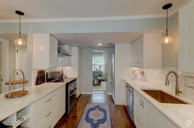 Building Photo - Beautiful Mt. Pleasant Home!