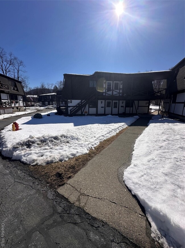 Building Photo - 129 Main St Unit B11