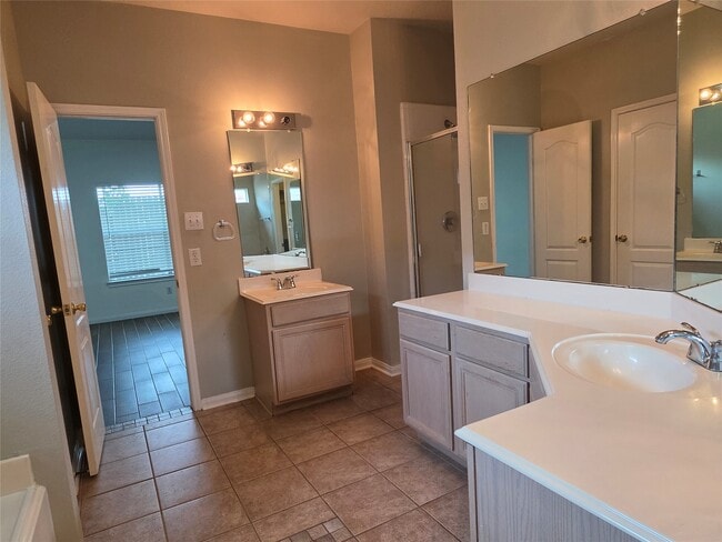 Building Photo - 7002 Plaza Del Sol Dr