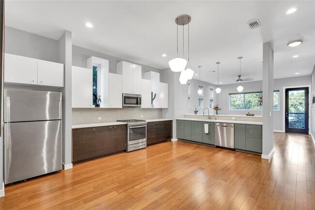 Photo - 1518 Parker Ln Unit B