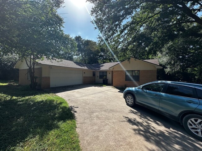 Building Photo - 8507 Bosque Blvd