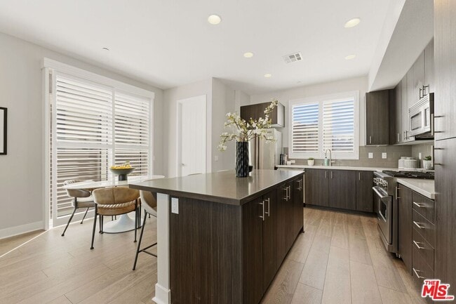Photo - 2753 Waverly Dr Unit 806