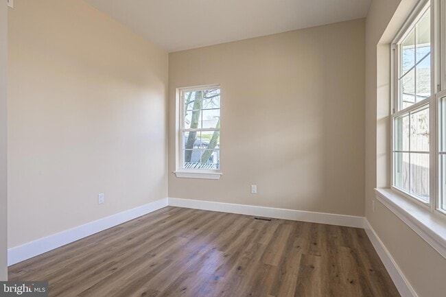 Photo - 820 Archer St