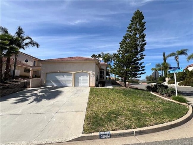 Building Photo - Charming Canyon Lake Home