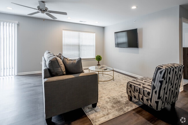 1BR, 1BA 900SQ - Livingroom