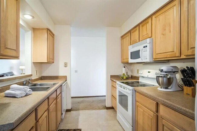 Photo - Modern 3 bedroom 1 bath garden style condo