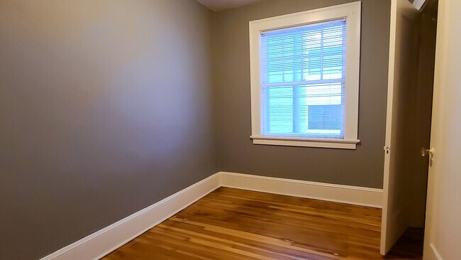 Bedroom - Empire Apartments