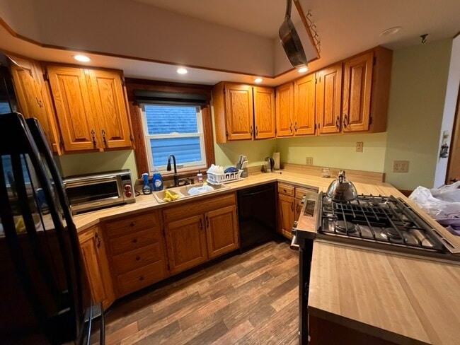 Photo - 410 W Illinois St