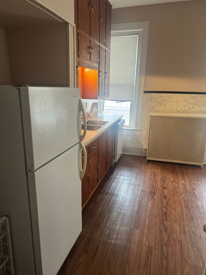 Photo - 415 1/2 E 4th St