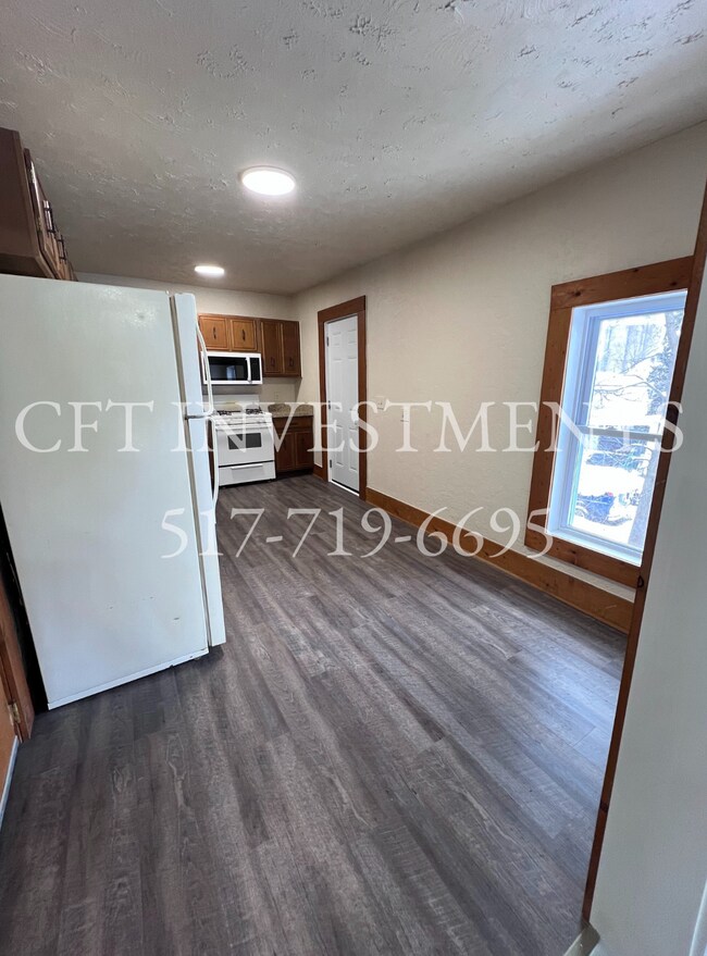 Kitchen - 319 N Cochran Ave Unit 3