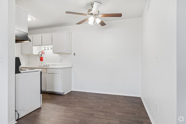 2BR, 1BA - 820SF - Dining Room