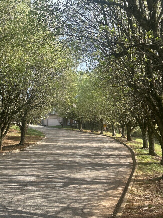 Photo - 814 Coleville Way