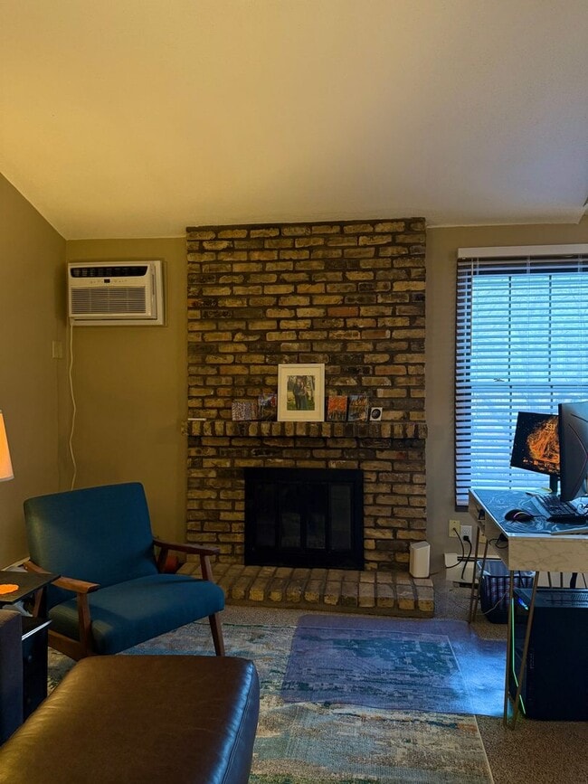 Building Photo - Spacious 2 bedroom in Hopkins Unit 928-5