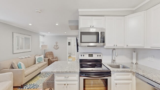 Building Photo - 130 G St Unit 1