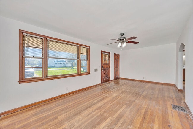 Photo - 8253 Brownsway Ln