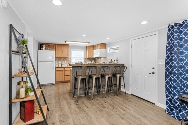 Photo - 219 Leeward Way