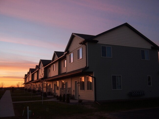 Side by side townhomes with excellent soundproofing - 2312 Peters Dr