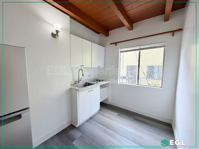 Photo - 5833 Camerford Ave Unit 04