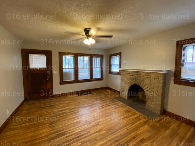 Photo - $925 - 2 bed 1 bath - Home with a fenced yard and garage