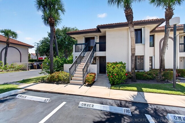 Building Photo - 351 Club Cir Unit 101