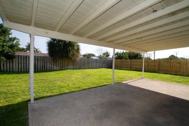 Photo - 214 SW 3rd St